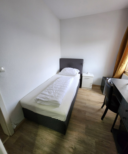 Bedroom 5, Hotel Alina, Düren