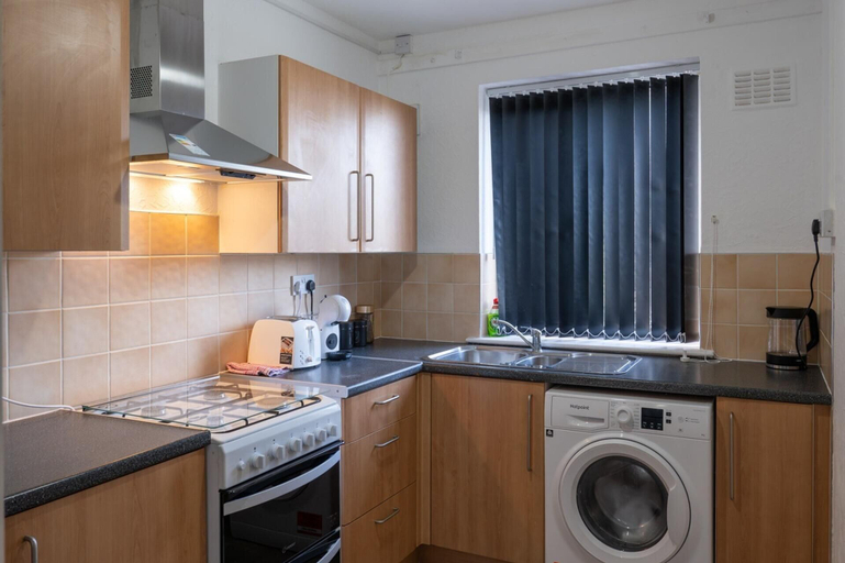 Private kitchen 5, 2-bedroom- Stoke-on-trent-sleeps 5-petsok, Stoke-on-Trent