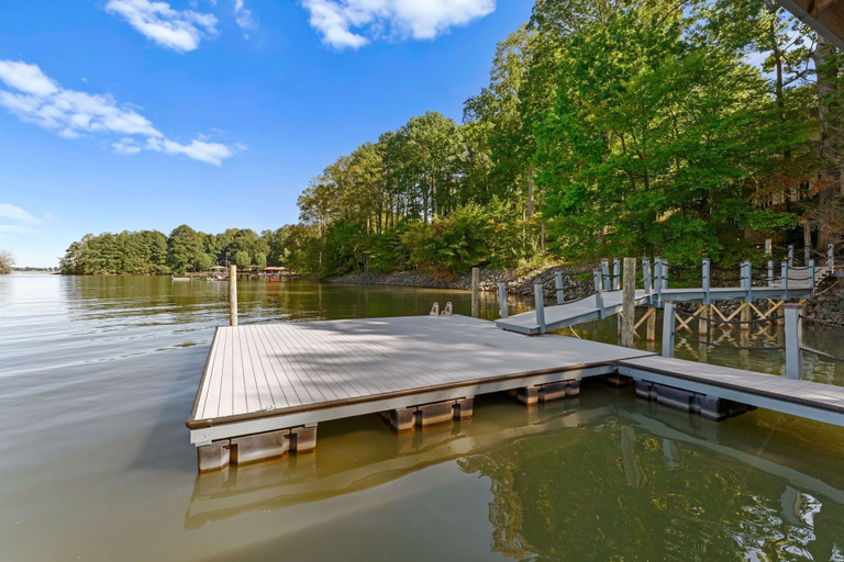 Sport & Beauty, Modern Masterpiece by Avantstay Waterfront + Private Dock, Lincoln