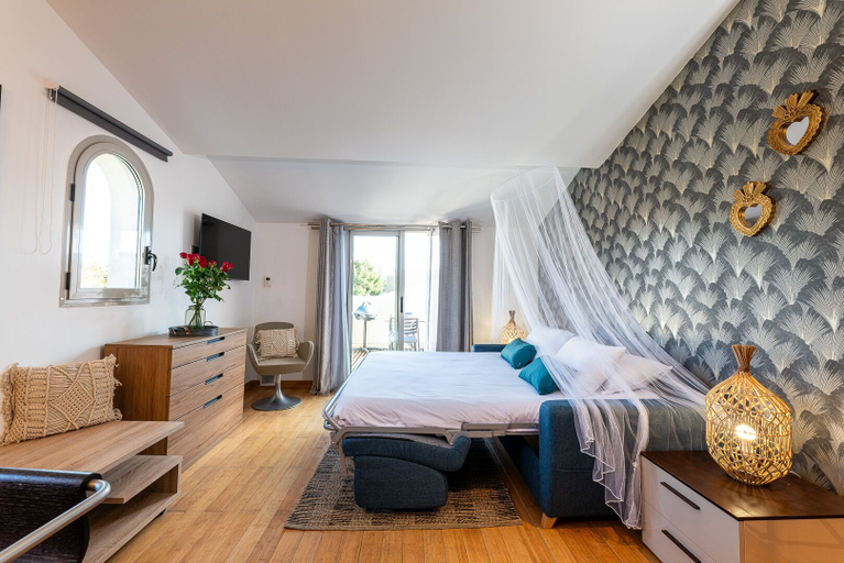 Bedroom, Top Floor Studio Le Nid d’Amour Mandara Beach, Alpes-Maritimes