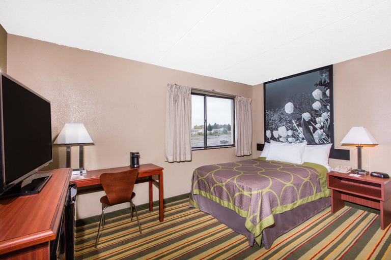 Bedroom 2, Super 8 by Wyndham Frederick, Frederick