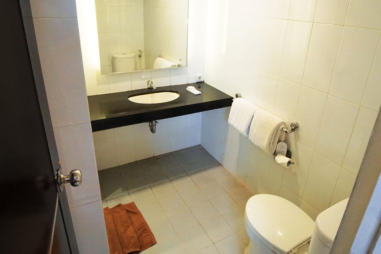 Bathroom 9