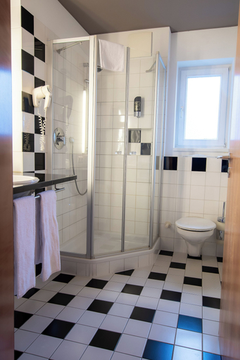 Bathroom 3, Hotel & Restaurant Bestenheider Stuben, Main-Tauber-Kreis