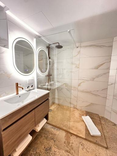 Bathroom 5, Boutique Hotel Comtal Empuries, Girona