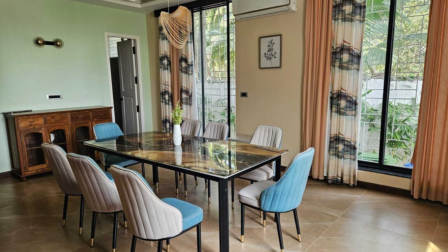 Dining Room 9