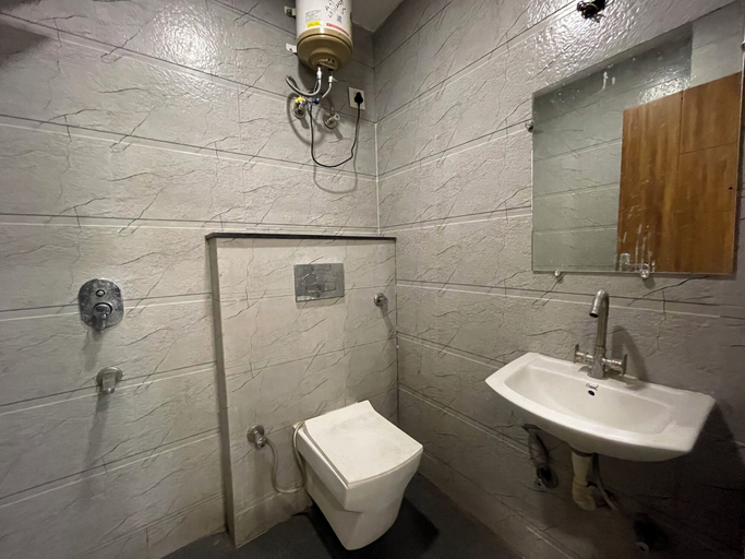 Bathroom 4, Hotel Heaven Pacific Mall Subhash Nagar, Delhi
