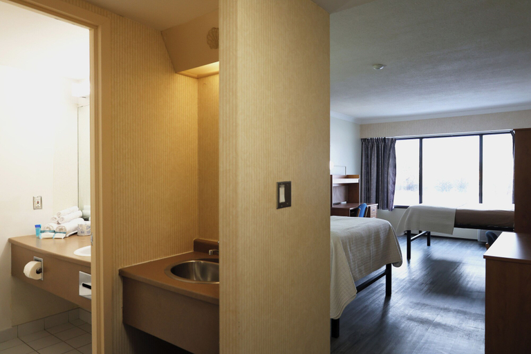 Bedroom 5, Residence & Conference Centre - Sarnia, Lambton