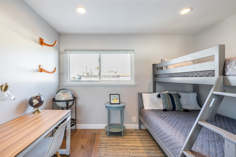 Others 5, Ocean Breeze Buyout by Avantstay Steps to Beach, Orange
