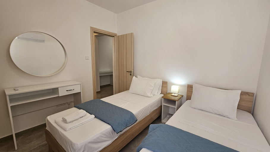 Room 2, 154 LCA - Stay Local Apartment, Larnaca
