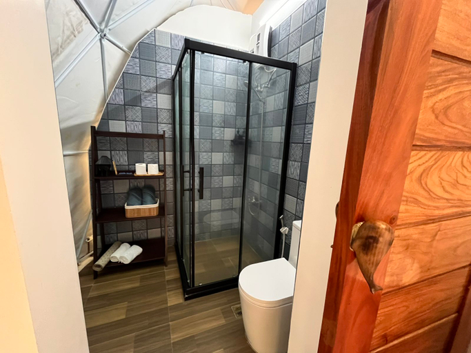 Bathroom 4, Txaleta de Camiguin, Mambajao