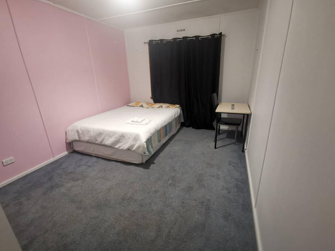 Bedroom 3, Quiet Room with off street parking in Hobart, Glenorchy
