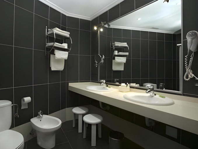 Bathroom 3, Senorio de Los Bazan, León
