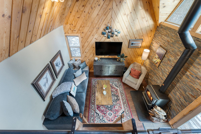 Room 3, Sierra at Donner Lofted Cabin Minutes to Lake A-frame-inspired Design Deck, Nevada