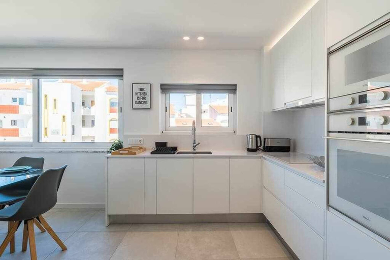 Room 2, Central Town 2-bedroom Luxury Apartment Albufeira, Albufeira