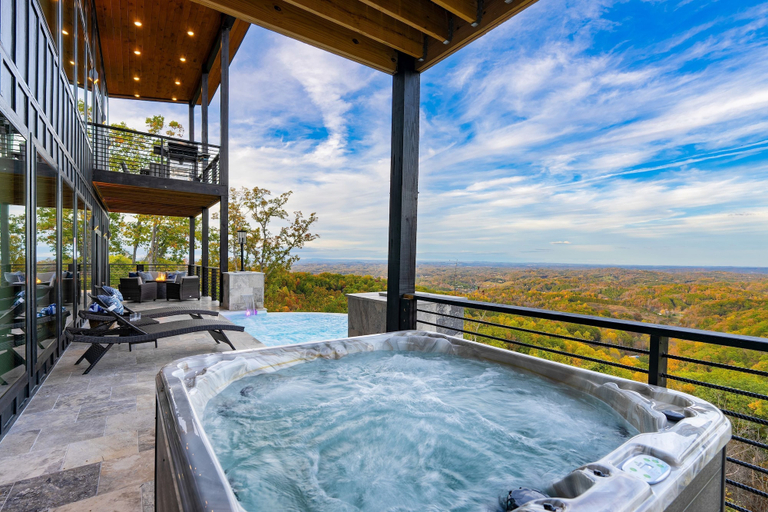Room 5, Whiskey Ridge - Avantstay Panoramic Views Infinity Pool Hot Tub Game Room, Sevier