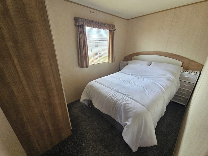 Room 2, Ty Mawr Chalet Sleeps 6 With Fireplace, Conwy