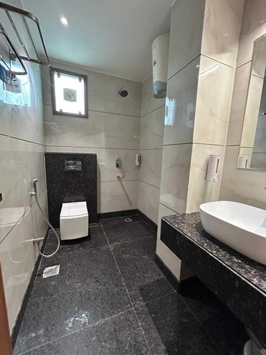 Bathroom, Fabhotel Prime Swarn Bhoomi, Kanpur Nagar