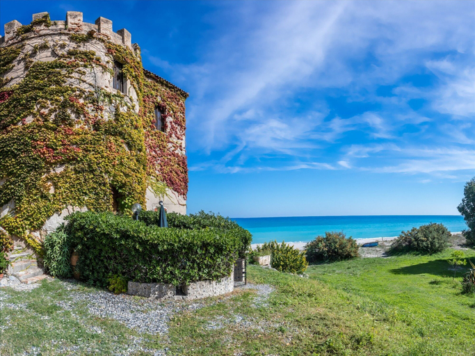 Others 5, Romantic Beachfront Getaway, Catanzaro