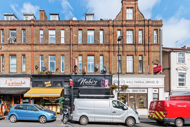 Parking, City Apartment - Sleeps 4 & Free Parking, London
