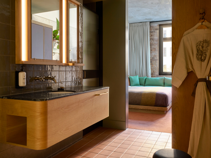 Bathroom 13