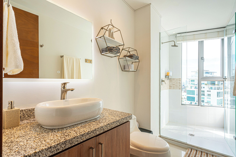 Bathroom 2, Cartagena Dreams, Cartagena de Indias