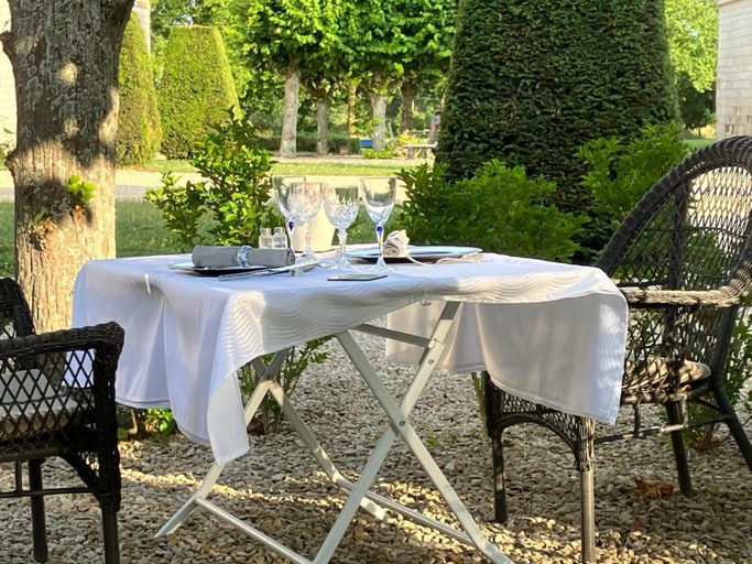 Others 5, Chateau de Vitry-la-Ville, Marne