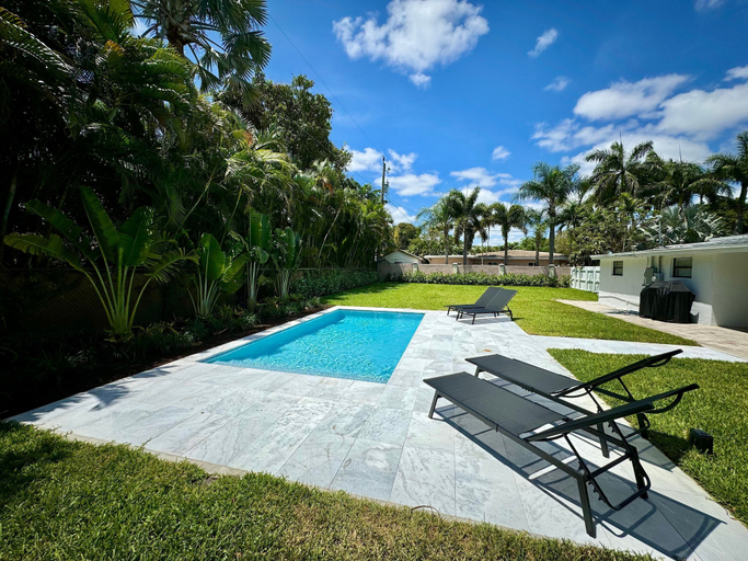 Room 5, Spacious 3BR Home 2 Baths Amazing Pool Area, Broward