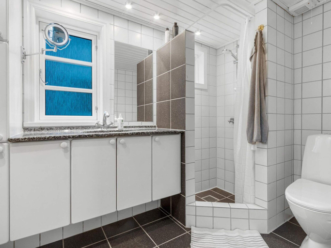 Bathroom 3, 4 Star Holiday Home in Lokken, Hjørring