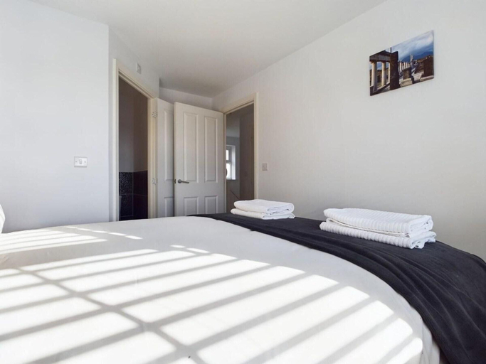 Room 1, Riverfront Staffordshire Retreat, Staffordshire