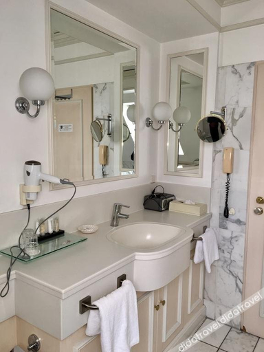 Bathroom 2, Hotel Lippischer Hof, Lippe