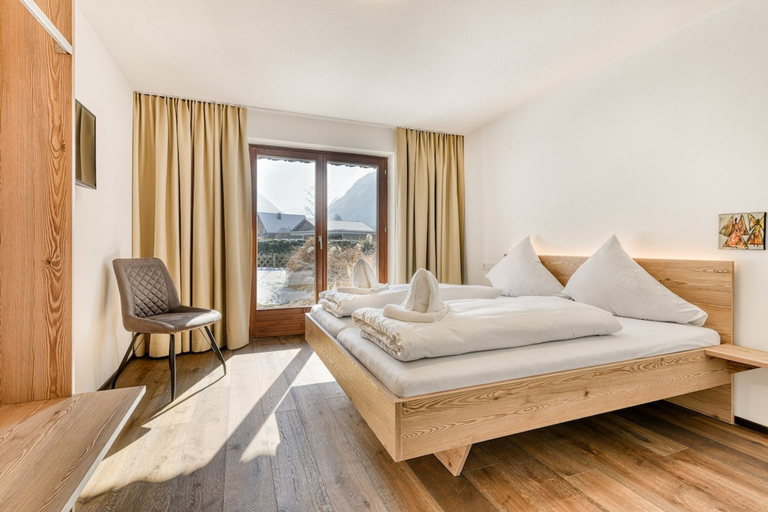 Bedroom 4, Alpenblick Appartements - 5-zimmer Gartenwohnung, Bludenz