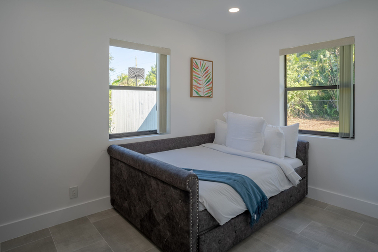 Room 2, Spacious 3BR Home 2 Baths Amazing Pool Area, Broward