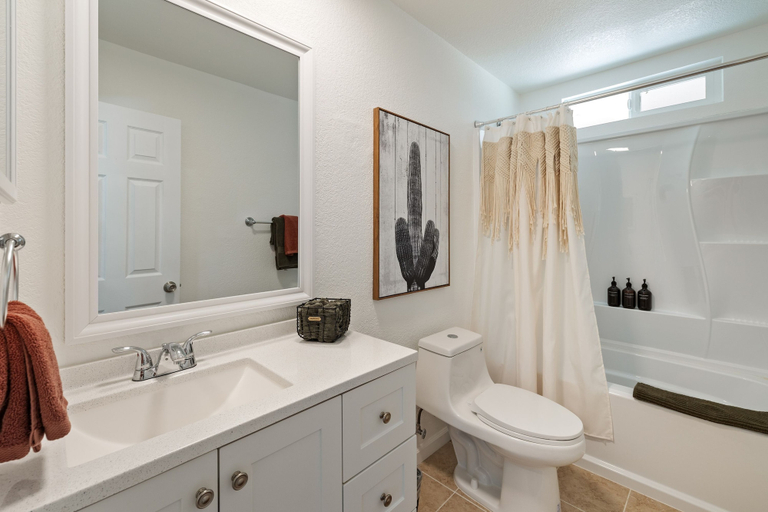 Bathroom 5, Dune Rise by Avantstay Chic Oasis w Patio, San Bernardino