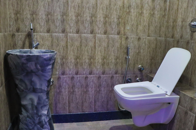 Bathroom, I-ROOMZ S S V Hotel, Bangalore Rural