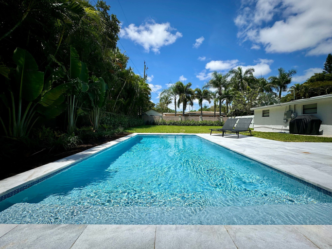 Room 4, Spacious 3BR Home 2 Baths Amazing Pool Area, Broward