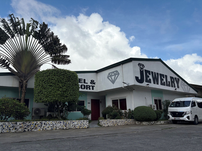 Jewelry Hotel and Resort, Silang