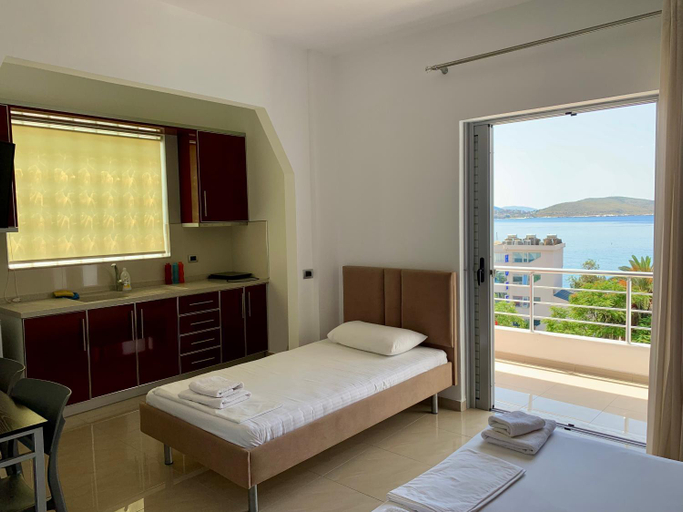 Others 5, Hotel Piazza, Sarandës