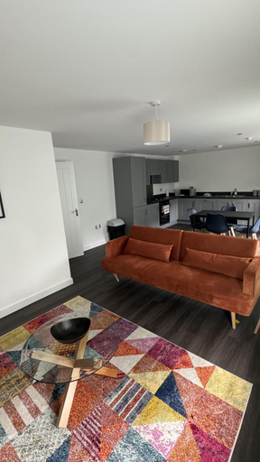 Others 4, Cozy City Apartment in Rainham, London