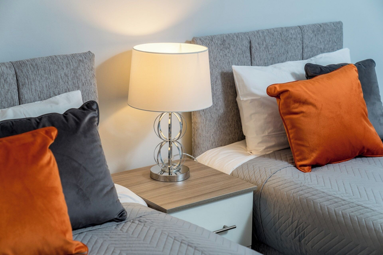 Room 3, Modern 1-bedroom in Crawley With Free Parking, West Sussex