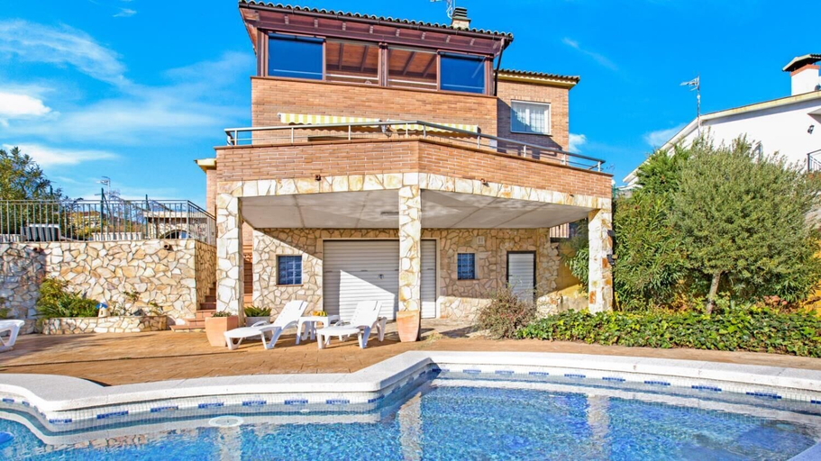 Room 4, Sotet in Vidreres With 4 Bedrooms and 2 Bathrooms, Girona