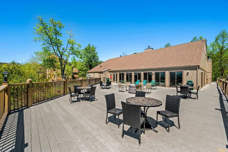 Room 2, Indoor Pool Hot Tub Sleeps 4 Mountain Views, Sevier