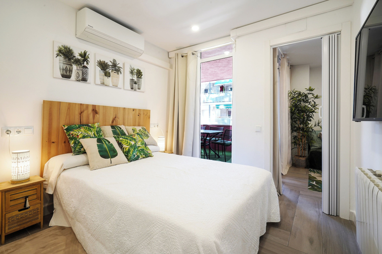 Room 5, Apartment-4people-parking-castelledefels-bikes-bbq, Barcelona