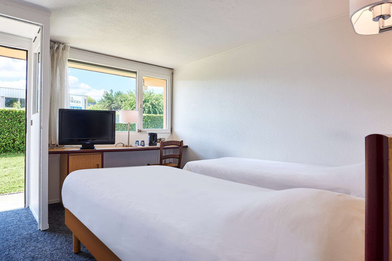 Bedroom 2, Kyriad Tarbes - Bastillac, Hautes-Pyrénées