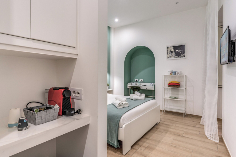 Bedroom 5, Caravita Rooms, Napoli