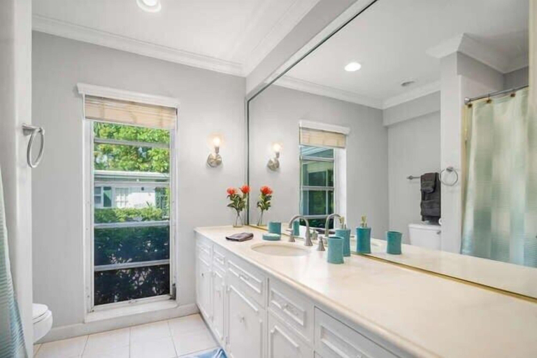 Bathroom 4, Best Spot Near Lauderdale Beach, Eats & Las Olas, Broward