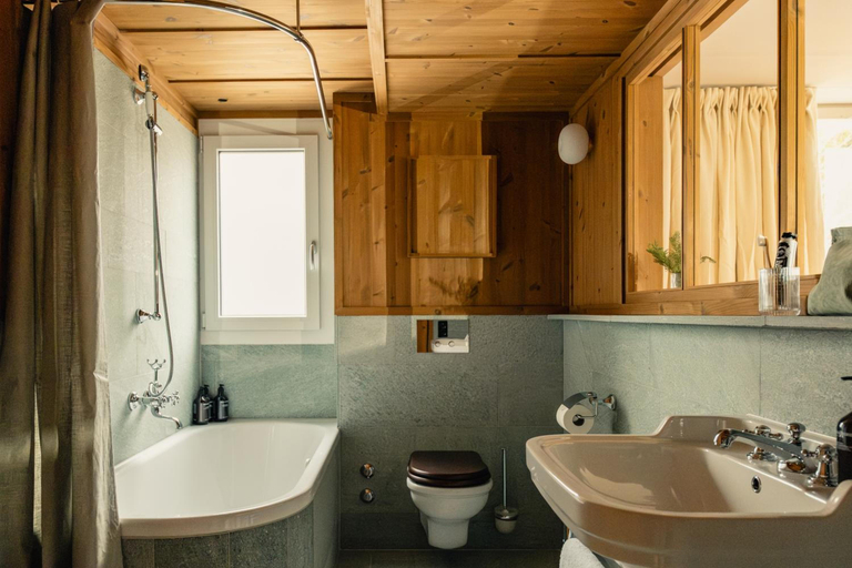 Bathroom 3, Grand Hotel Belvedere, Interlaken