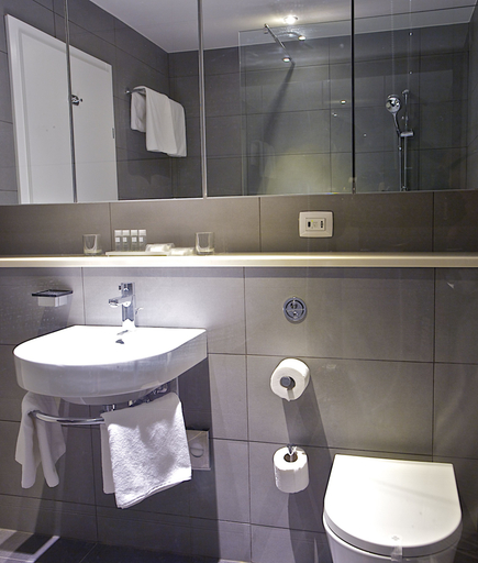 Bathroom 4, Park Plaza Verudela Pula, Pula