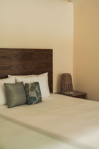Room 2, Beautiful Jungle Loft With Rooftop Pool and Gym, Cozumel
