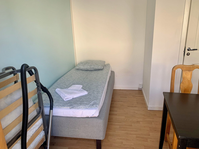 Bedroom 4, Studio Apartment - Great Location & Parking, Stockholm