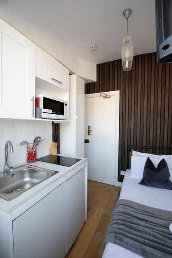 Others 4, The Savers Hotel by PLI, London